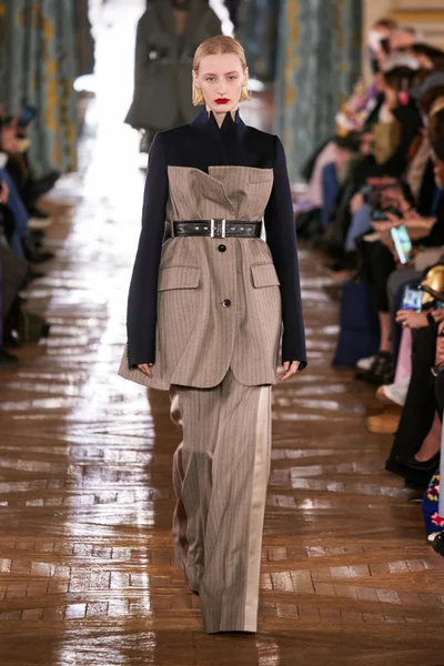 Look 27